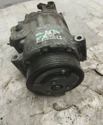 Volkswagen Touran I Air conditioning (A/C) compressor (pump) 1K0820 R134A862 1K0820593