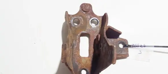 Nissan Almera N16 Engine mounting bracket