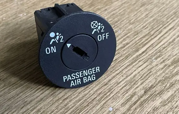 Passenger airbag on/off switch