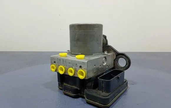 Volkswagen PASSAT B7 USA ABS Pump 2Q0614517M