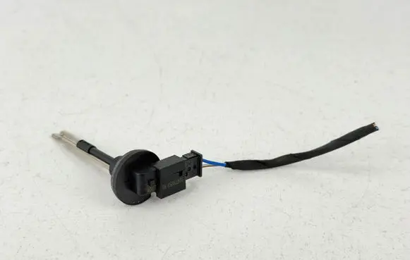BMW i4 Mass air flow meter 124730253