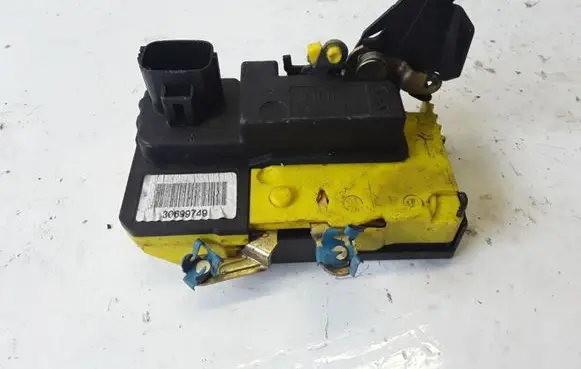 Volvo XC70 Front door lock 30699749