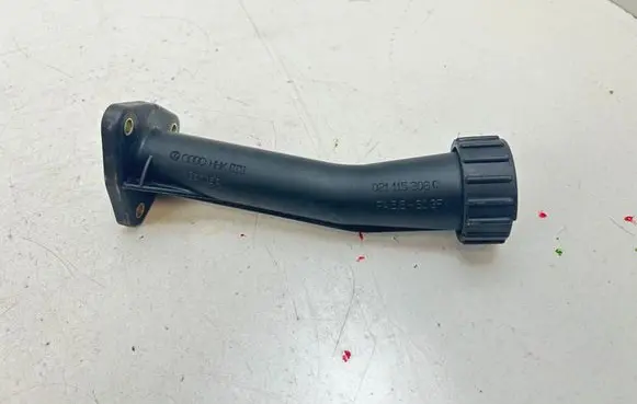 Volkswagen Transporter - Caravelle T4 Oil fill pipe 070115311 021115308C