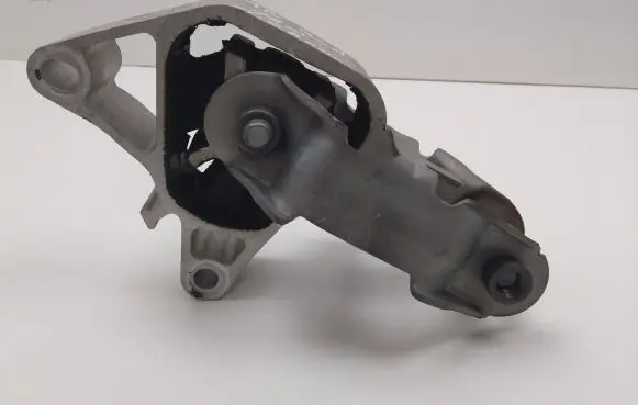 Mercedes-Benz GLA W156 Engine mount bracket A2462400809