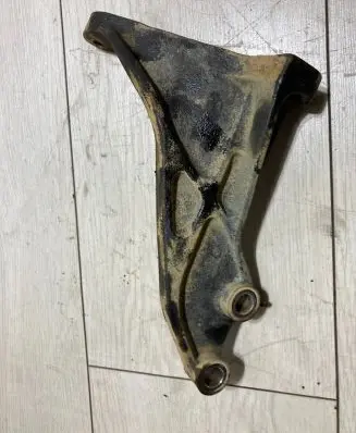 Toyota Hilux (AN10, AN20, AN30) Engine mounting bracket 33118-0k020