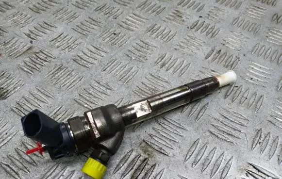 Toyota Avensis T270 Fuel injector 0445110613