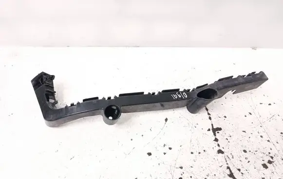 Rear bumper mounting bracket