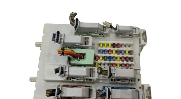 Ford Focus Fuse module BV6N14A073FJ 00016464 51945L556