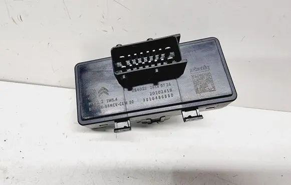 Peugeot 5008 II Seat control module 9810486880