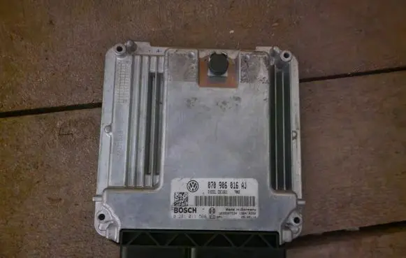 Volkswagen Transporter - Caravelle T5 Engine control unit/module 070906016AJ