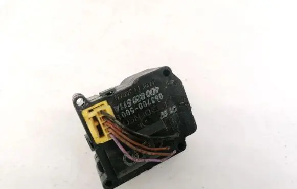 Audi A8 S8 D2 4D Air flap motor/actuator 4D0820511A 0637005001