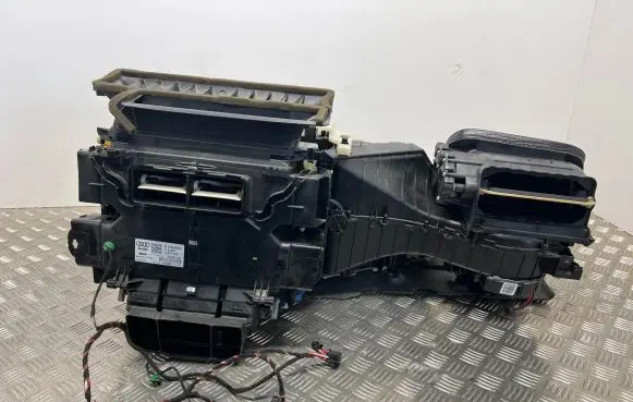 Audi A5 8T 8F Interior heater climate box assembly 8T1820005G 00832486 Z3232001486
