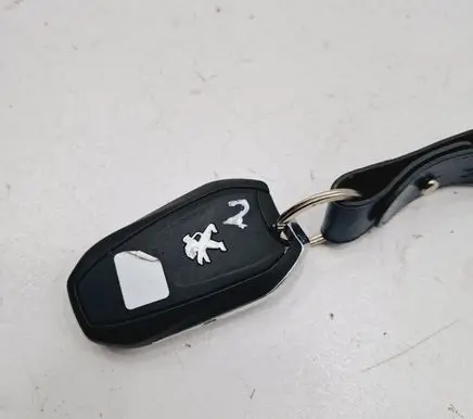 Peugeot 5008 II Ignition key/card 