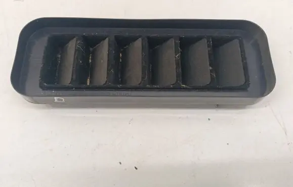 Mitsubishi L200 Quarter panel pressure vent 