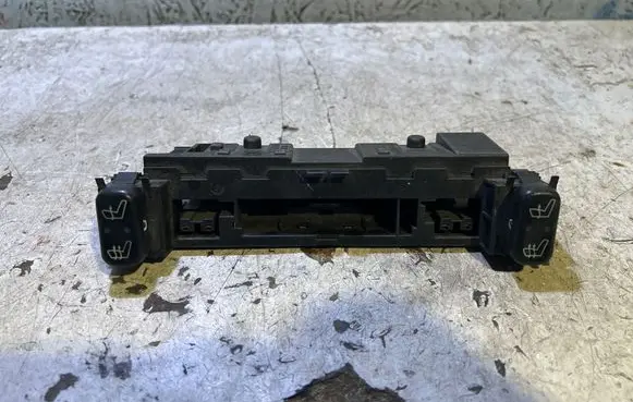 Mercedes-Benz E W210 Seat heating switch 2108200151