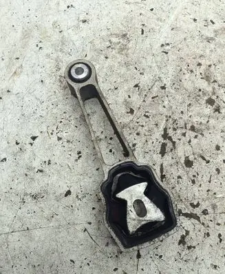 Volvo XC60 Engine mount bracket 6p082