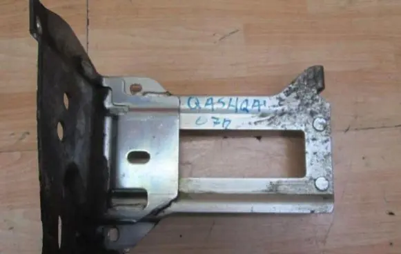 Nissan Qashqai Radiator mount bracket