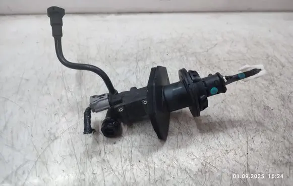 Mazda CX-5 Clutch master cylinder 
