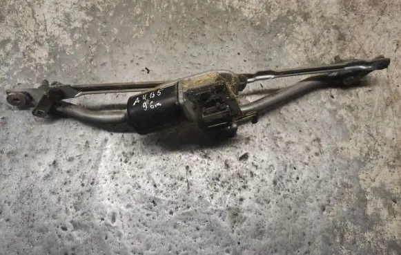 Audi A4 S4 B5 8D Front wiper linkage and motor