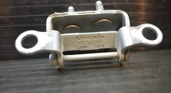 Volvo V50 Tailgate/trunk/boot hinge