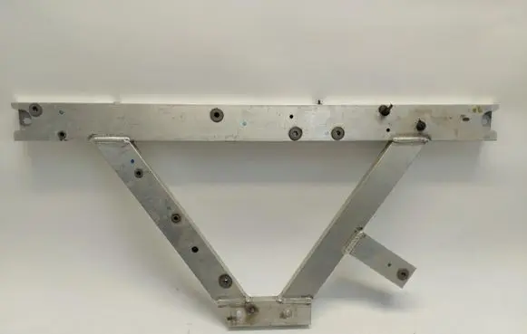 Front bumper mounting bracket