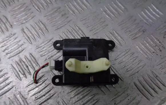 Nissan Primera A/C air flow flap actuator/motor 30270-30840