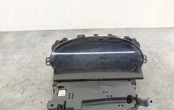 Toyota Yaris Speedometer (instrument cluster)