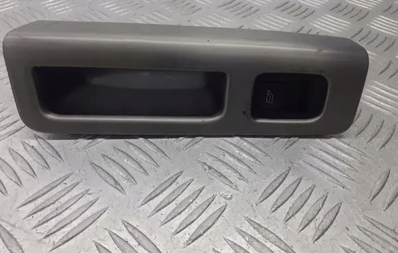 Volvo V50 Quarter vent window switch 8679678
