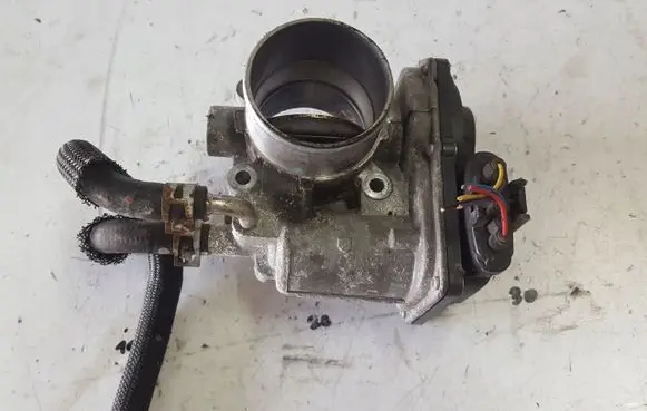 Toyota RAV 4 (XA30) Throttle valve 261000R020