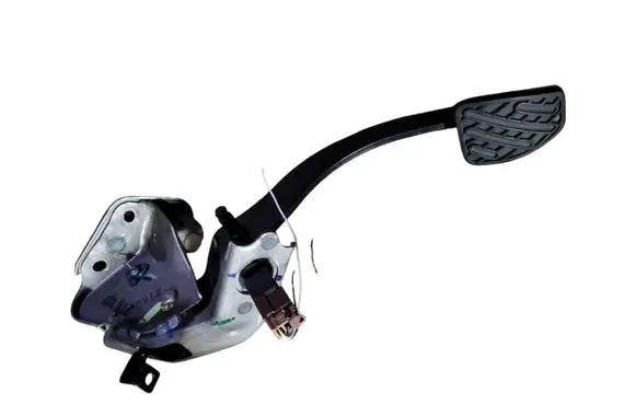 Nissan Juke I F15 Clutch pedal 