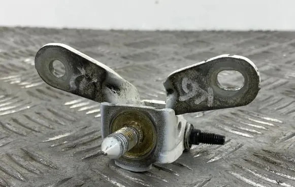 Jeep Grand Cherokee Tailgate/trunk/boot hinge