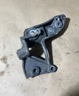 Ford Focus Generator/alternator bracket F1FQ10K018BA