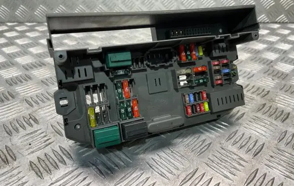 BMW X5 E70 Fuse module B010107400 41819581