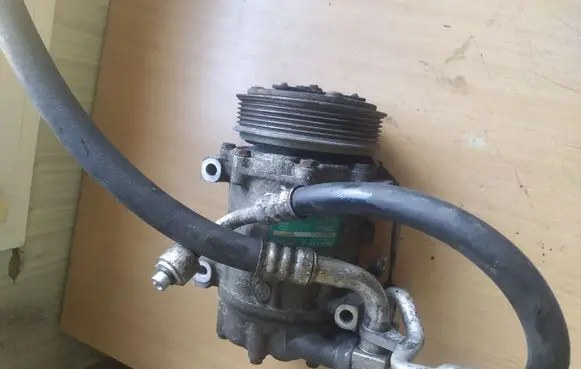 Ford Fiesta A/C compressor mount bracket 5S6119D629AA