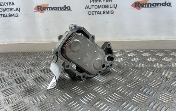 Oil filter mounting bracket