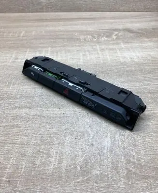 Volkswagen PASSAT B8 Hazard light switch 3G2853769A