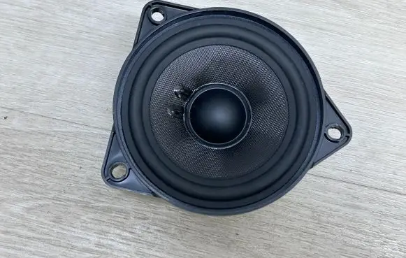 Front door high frequency speaker