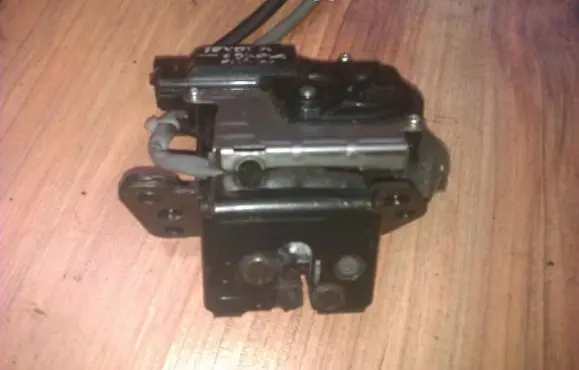 Toyota Corolla Verso E110 Tailgate/trunk/boot lock/catch/latch
