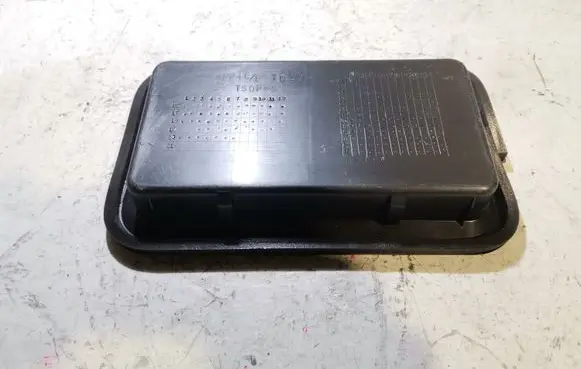 Quarter panel pressure vent