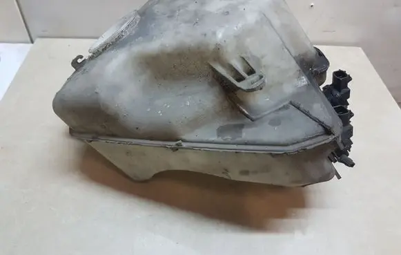 Toyota Prius (XW20) Windshield washer fluid reservoir/tank 060851145