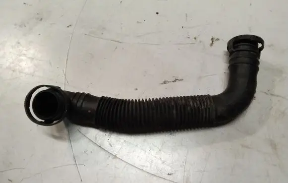 Volkswagen PASSAT B5.5 Breather hose/pipe 1J0131128KYS