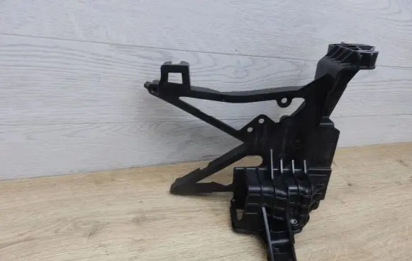 Mercedes-Benz E W213 Front bumper mounting bracket A2136206400