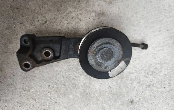 Mitsubishi L200 Air conditioning tensioner MR147935
