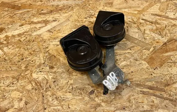 Ford Kuga II Horn signal DV4T13A803AC