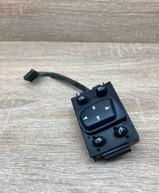 Wing mirror switch