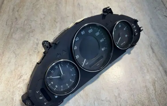 Mercedes-Benz CLS C219 Speedometer (instrument cluster) A2195406511