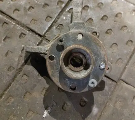 Front wheel hub