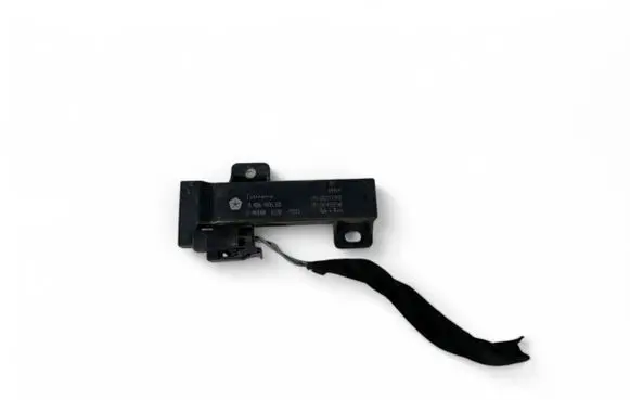 Chrysler Pacifica Aerial antenna amplifier 68051315AB