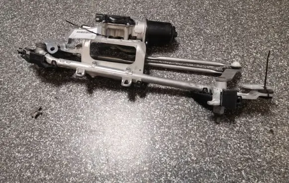 Mazda 3 II Front wiper linkage and motor