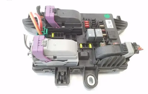 Opel Insignia A Fuse module 13277319